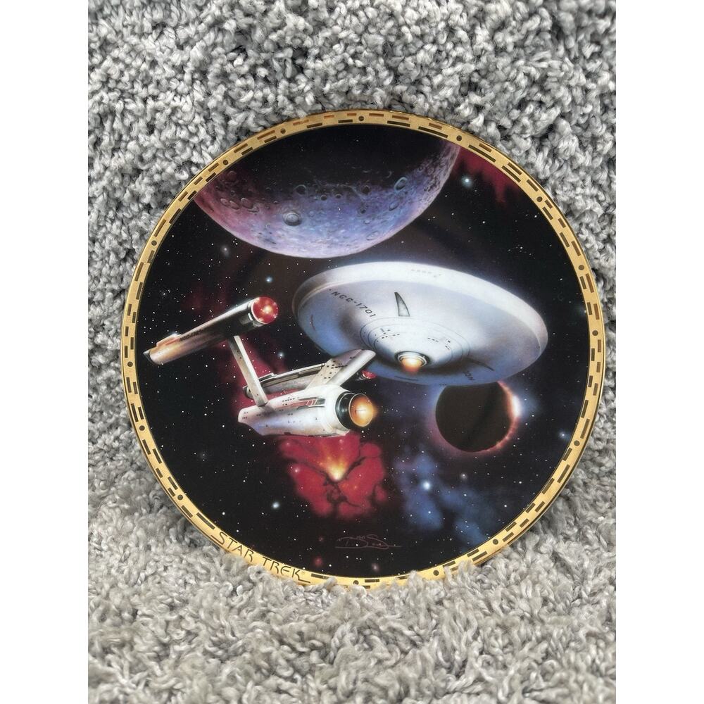 Star Trek The Voyagers USS Enterprise collector plate by the Hamilton Collection